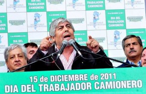 Moyano: “A algunos no les gusta que un negro, un laburante de pelo duro, opine de política” Moyano: “A algunos no les gusta que un negro, un laburante de pelo duro, opine de política”